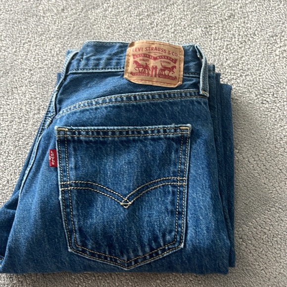Levi’s - Picture 3 of 3